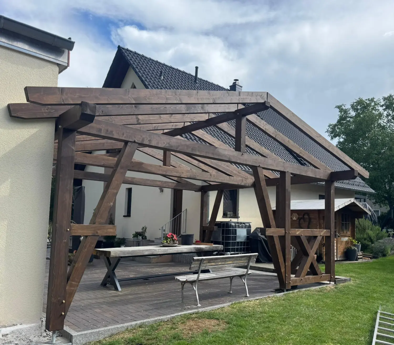 Zimmererarbeiten von Holz Biele